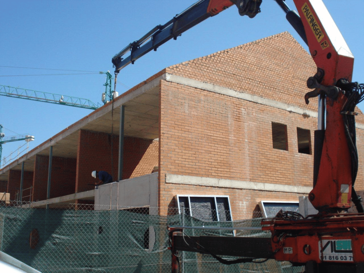 Construcción de edificio con estructura de hormigón