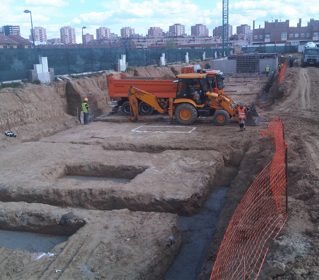 Trabajos de excavación y cimentación en obra